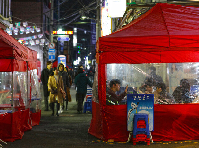 수표동의 오래된 맛집들. 이런 노포들이 사라져갈 위기에 처하자 서울시는 수표 도시환경정비사업을 전면 재검토하기로 했다.