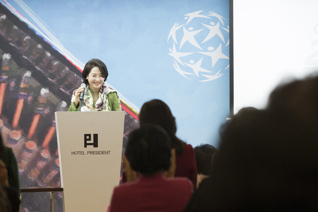 문전숙 글로벌피스우먼 세계회장이 ‘GPC 2019’ 우먼 리더십 포럼에서 기조연설을 하고 있다. [지호영 기자]