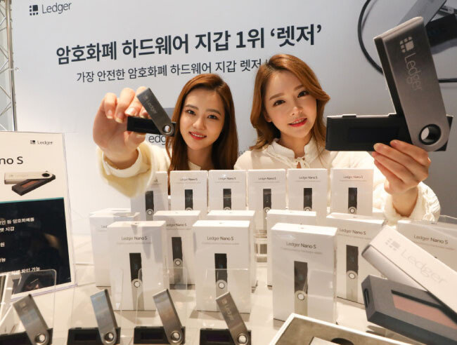 솔루션 기업 ‘렛저’가 선보인 암호화폐 지갑 ‘렛저 나노S’. [뉴스1]