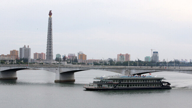 평양 대동강의 모습 / 평양사진공동취재단