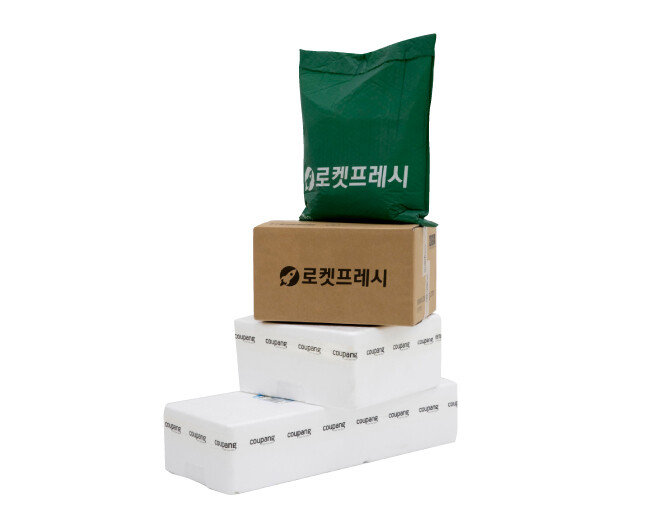 쿠팡은 지난해 10월 신선식품을새벽에 배송해주는 ‘로켓프레시’ 서비스를 개시했다. [홍중식 기자]