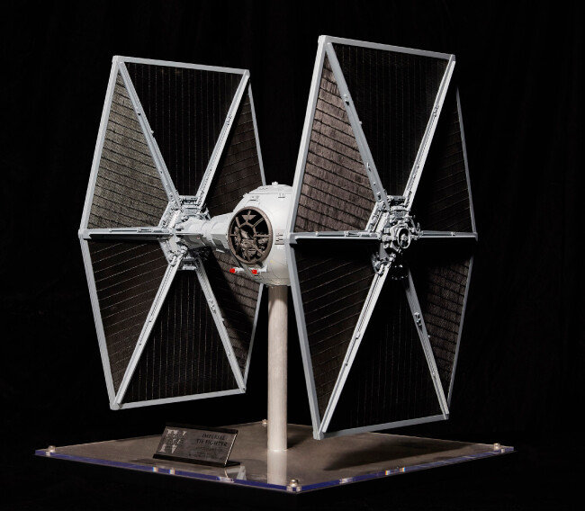 제국군 전투기 타이 파이터(Tie fighter).