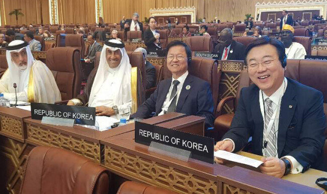 4월 10일 카타르 도하에서 열린 제140차 IPU 총회에 참석한 
김종석 자유한국당 의원(오른쪽)과 천정배 민주평화당 의원.
[사진제공·김종석 의원실]