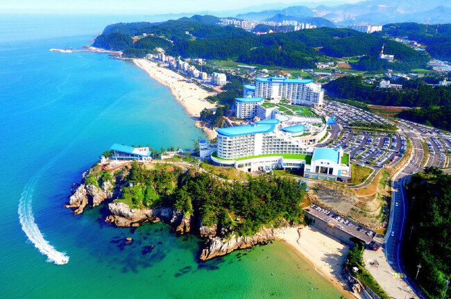 삼척의 대표 휴양시설로 꼽히는 대명쏠비치호텔&리조트.