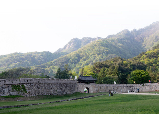 문경새재도립공원 관문.