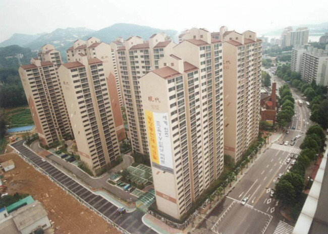 2000년 10월. 첫 입주 당시의 광장동 현대10단지(파크빌) 모습. [동아DB]