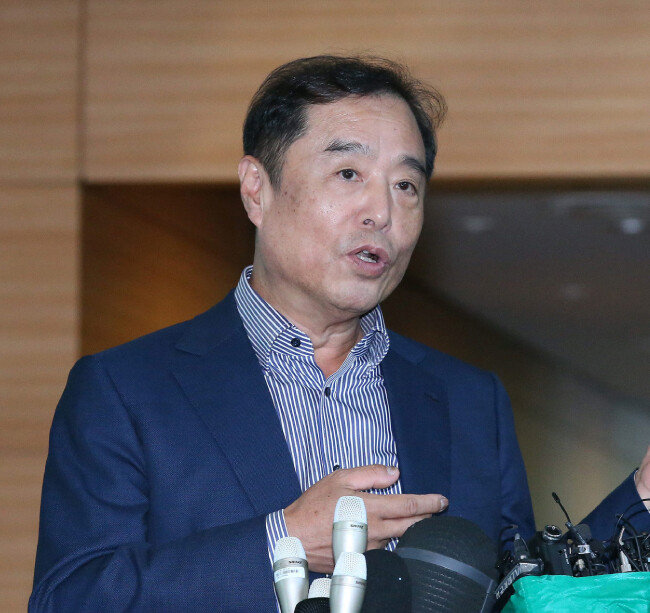 2016년 11월 2일 김병준 국무총리 내정자가 서울 통의동 금융감독원 연수원 로비에서 소감을 말하고 있다. [동아DB]