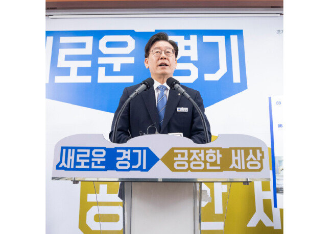 이재명 경기지사가 6월 27일 경기도청 브리핑룸에서 취임 1주년 기념 기자회견을 열었다. [경기도청 제공]