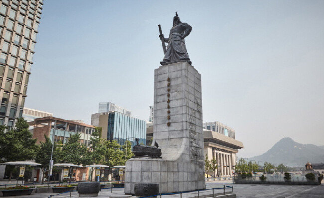 50년 넘게 서울 세종로를 지키고 있는 충무공 이순신 장군 동상. [한국관광공사 제공]