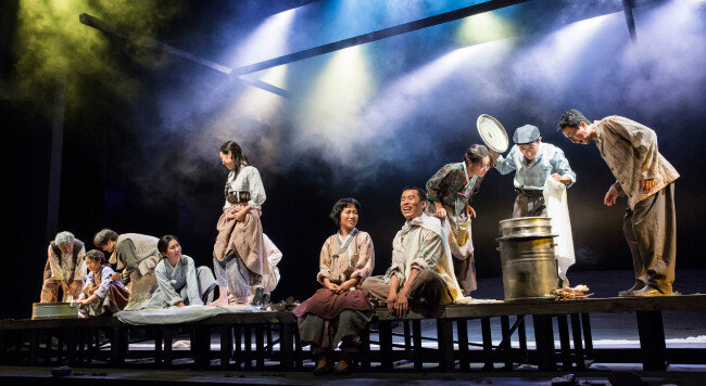 연극 ‘1945’ 공연 모습. [국립극단 제공]