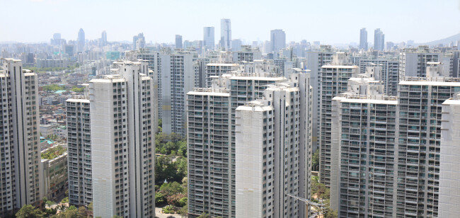 한국 경제의 불확실성이 커지면서 부동산 투자에 대한 관심이 다시 높아지고 있다. [shutterstock]