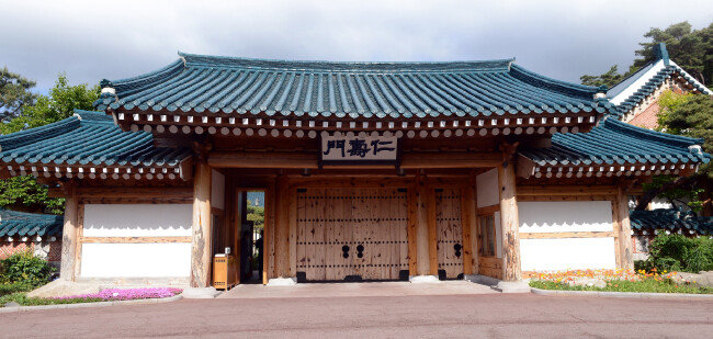 청와대 관저 정문인 인수문. [박경모 동아일보 기자]