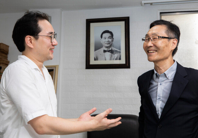 나연준(왼쪽)의 어머니가 54년생, 주대환의 아들이 81년생이다. [조영철 기자]