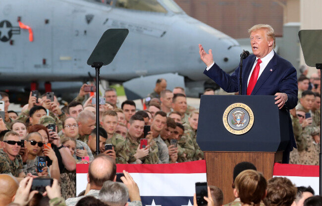 도널드 트럼프 미국 대통령이 6월 30일 경기 평택시 주한미군 오산 공군기지에서 연설하고 있다. 트럼프 대통령은 동맹도 돈으로 보는 경향이 있다. [뉴시스]