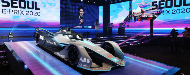 주행시간 45분가량의 배터리 성능, 최고속도 280km/h의 경주용 전기차 ‘Gen2’. [뉴시스]