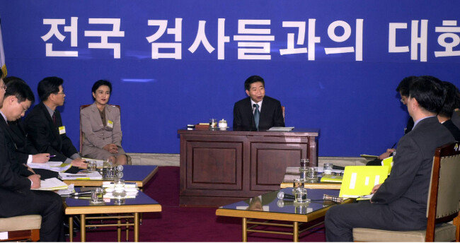 2003년 3월 9일 노무현 대통령이 평검사들과 공개토론회를 하고 있다. [김경제 동아일보 기자]