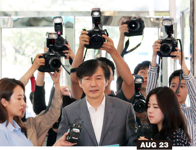 8월 23일 조국 후보자는 논란이 된 사모펀드 투자금과 웅동학원을 사회에 환원하겠다고 발표했다.