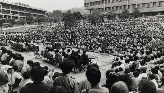1980년대 서울대 아크로폴리스광장. [동아DB]