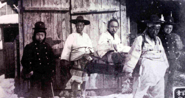 1894년 동학농민혁명 때 ‘녹두장군’으로 불린 전봉준(가운데)은 전북 순창에서 붙잡혀 1895년 3월 29일 처형됐다. 