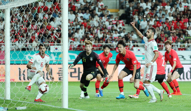 6월 11일 서울월드컵경기장에서 열린 한국과 이란의 축구 국가대표팀 경기. [뉴스1]
