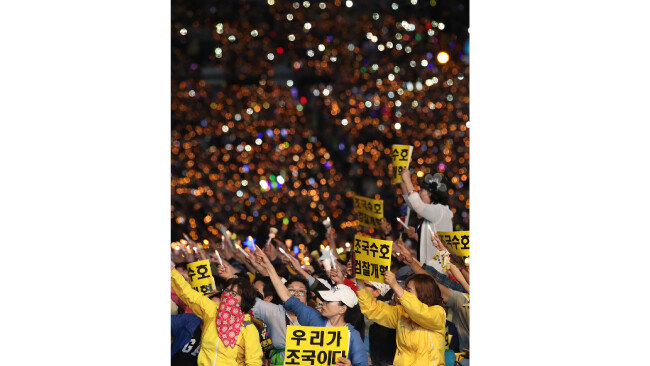 10월 5일 서울 서초구 서울중앙지검 앞에서 열린 제8차 사법적폐 청산을 위한 검찰개혁 촛불문화제.