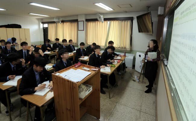 2018년 현재 사립고등학교 기간제교사 비율은 23.18%로 교사 4명 중 1명이 기간제교사다. [박영철 동아일보 기자]
