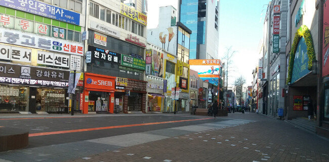 인적이 없어 거대한 드라마 세트장처럼 보이는 대구 시내 풍경. [양기환 제공]