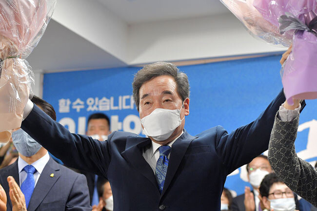 이낙연 더불어민주당 선거대책위원장은 무겁고 무서운 책임을 느낀다고 했다. [뉴시스]