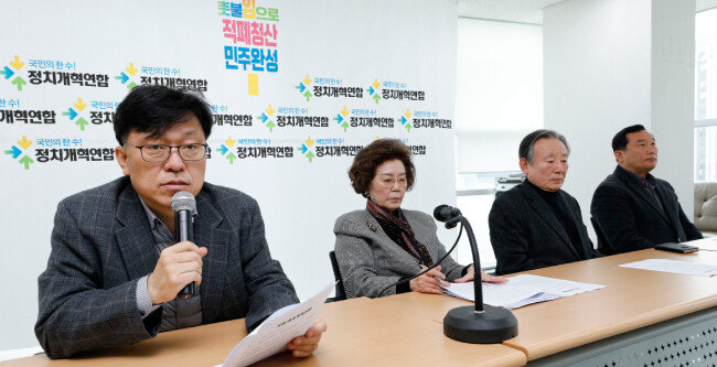 3월 10일 하승수 당시 정치개혁연합(정개련) 집행위원장이 서울 종로구 정개련 사무실에서 선거연합정당 기조와 창당 일정 등에 대해 설명하고 있다. [뉴스1]