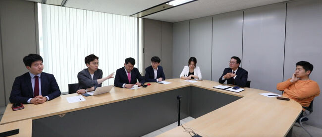 5월 7일 서울 서대문구 동아일보 사옥에서 신동아가 주최한 좌담회에 참석한 미래통합당 청년비상대책위원회 장능인·백경훈·김성용·권용태·조성은·천하람·김재섭 위원(왼쪽부터). 
[사진 조영철 기자]
