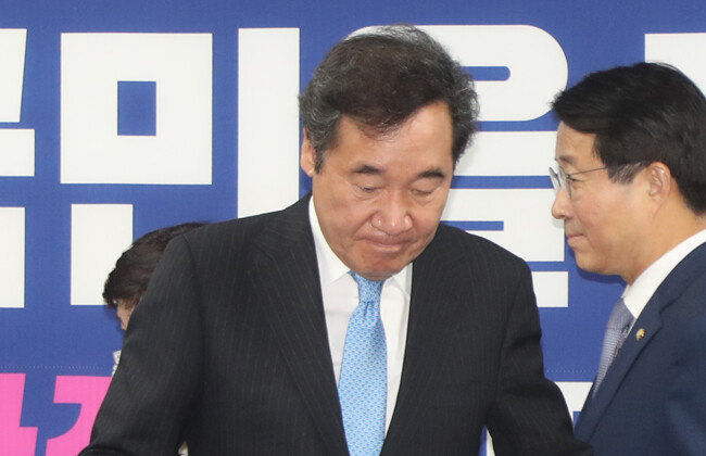 이낙연 더불어민주당 코로나19 국난극복위원회 위원장이 
5월 6일 국회의원회관에서 열린 비상경제대책본부 간담회에 참석하고 있다.