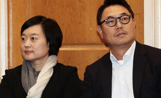 지난해 11월 13일 서울 여의도 켄싱턴호텔에서 열린 인터넷기업 현장소통 간담회에서 한성숙(왼쪽) 네이버 대표와 여민수 카카오 공동대표가 생각에 잠겨 있다. [뉴스1]