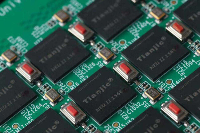 중국 칭화대 연구진은 2019년 인간 뇌를 모방한 뉴로모픽 기술과 기존 기계학습을 결합한 인공지능을 개발해 국제학
술지 네이처를 통해 공개했다. [네이처 제공]