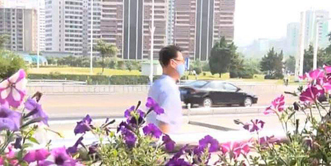 평양에서는 마스크를 쓰지 않으면 외출할 수 없다.