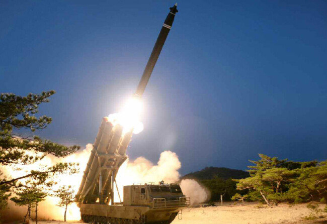 600mm 초대형 방사포. [노동신문]