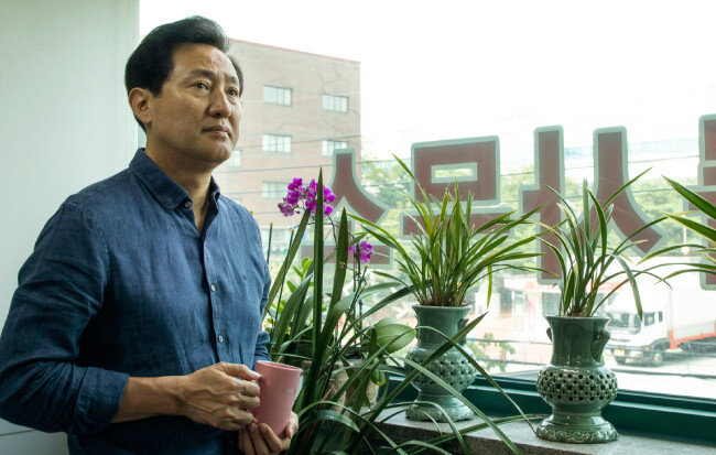 오세훈 전 서울시장은 부동산 값을 잡기 위해 서울에 반값 아파트를 지어야 한다고 했다. [조영철 기자]