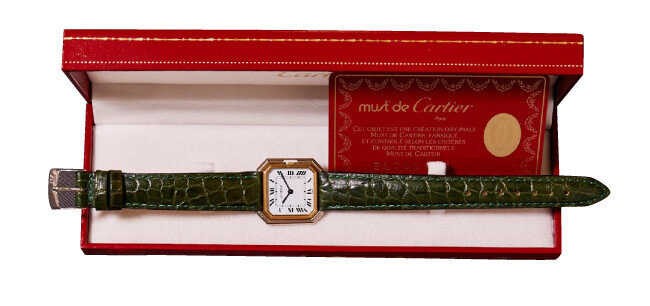 CARTIER TANK Ceinture. 고급 주얼리 브랜드 시계가 대중 가까이 다가가는 계기가 된 제품이다. 