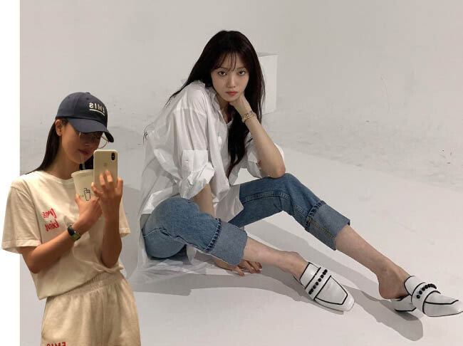 배우 한선화(왼쪽)는 바지통이 넉넉하고 헐렁한 팬츠로, 배우 이성경은 굽 없는 플랫슈즈로 꾸안꾸 패션을 완성했다.  [한선화 인스타그램 캡처, 이성경 인스타그램 캡처]