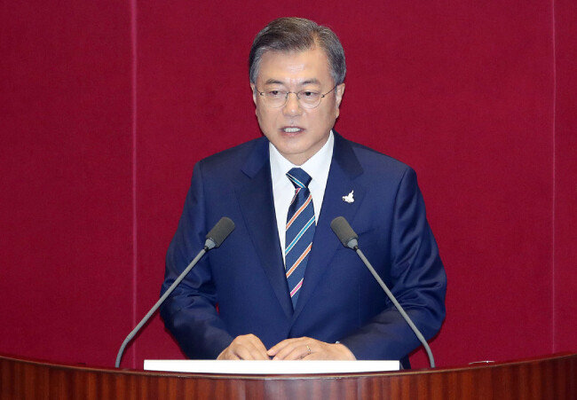 문재인 대통령은 7월 16일 21대 국회 개원식에서 “21대 국회는 대결과 적대의 정치를 청산하고 새로운 협치의 시대를 열어야 한다”고 강조했다. [공동취재단]