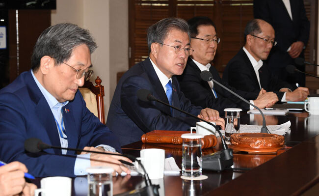 문재인 대통령이 2019년 3월 4일 청와대에서 열린 2019년 제1차 국가안전보장회의(NSC) 전체회의에서 모두발언을 하고 있다. [청와대사진기자단] 