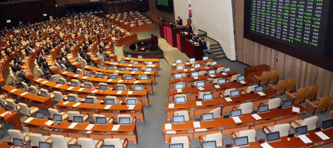 2019년 12월 30일 서울 여의도 국회 본회의장에서 고위공직자범죄수사처 설치 및 운영에 관한 법률안이 통과되고 있다. [뉴스1]