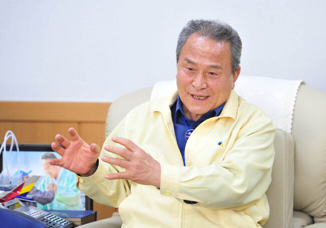 김영만 경북 군위군수는 11월 6일 “대구·경북 통합신공항은 국가 균형 발전과 지방 분권의 새로운 성공 모델이 될 것”이라고 말했다.  