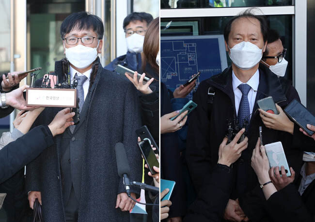 추미애 법무부 장관 측 이옥형 변호사(왼쪽)와 윤석열 검찰총장 측 이완규 변호사가 11월 30일 서울행정법원에서 열린 윤 총장의 직무배제에 대한 집행정지 신청사건 비공개 심문을 마친 뒤 기자들 앞에서 발언하고 있다. [박영대, 양회성 동아일보 기자]