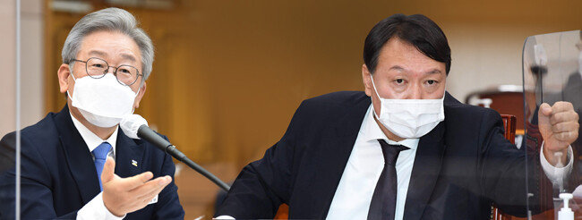 10월 19일 경기 수원시 팔달구 경기도청에서 열린 국회 행정안전위원회의 경기도에 대한 국정감사에 참석한 이재명 경기지사(왼쪽). 10월 22일 서울 여의도 국회에서 열린 국회 법제사법위원회의 대검찰청에 대한 국정감사에 참석한 윤석열 검찰총장. [동아DB]