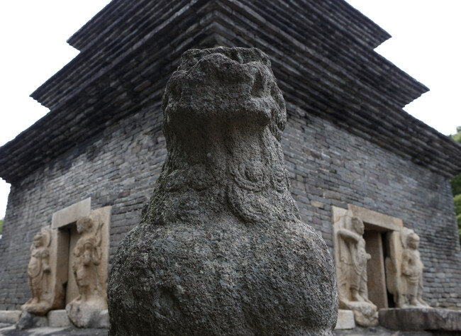 필자가 젊은 시절 기거한 경북 경주 분황사에는 국보 제30호 모전석탑(사진)이 있다. [동아DB]