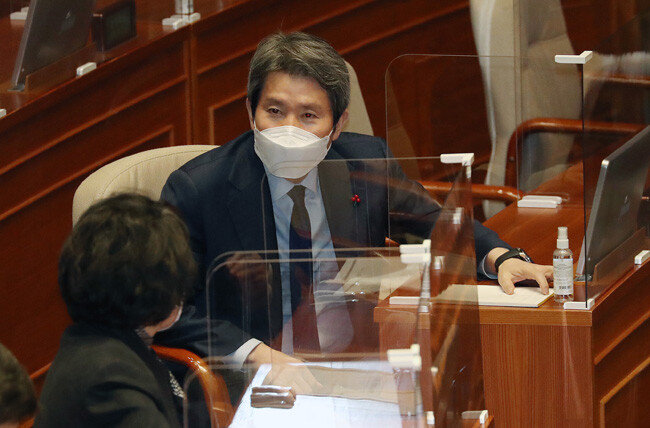 이인영 통일부 장관이 2020년 12월 14일 서울 여의도 국회에서 열린 ‘대북전단금지법(남북관계발전법 개정안)’에 대한 무제한 토론(필리버스터)에 출석했다. [김동주 동아일보 기자]
