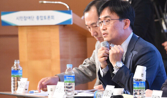 2017년 10월 14일 충남 천안에서 열린 
신고리 5 · 6호기 공론화 종합토론회에서 
발언하는 정용훈 교수.  [뉴시스]