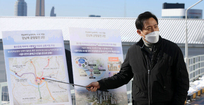 오세훈 전 서울시장이 2월 4일 서울 용산구 전자랜드 신관에서 ‘용산경제정책’을 발표하고 있다.  [안철민 동아일보 기자]