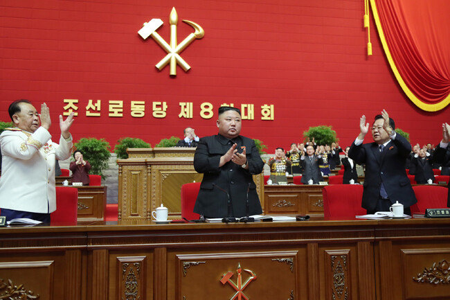 1월 11일 북한 노동당 기관지 노동신문은 김정은 국무위원장이 제8차 노동당 대회를 통해 당 ‘총비서’로 추대됐다고 보도했다. [평양 노동신문=뉴스1]