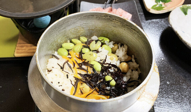 톳을 넣고 지은 가마솥밥. [GettyImages]